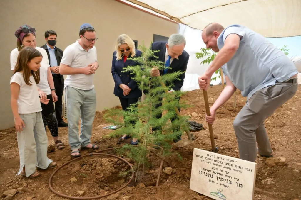 ראש הממשלה נתניהו נטע עץ בגוש עציון
