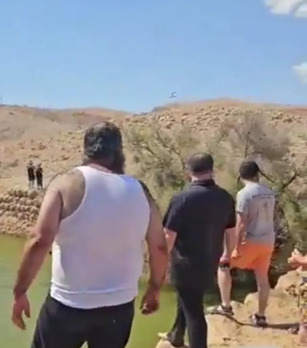 ​צפו: השר וחבר הכנסת בקפיצה לבריכות הורדוס רגע לפני שבת