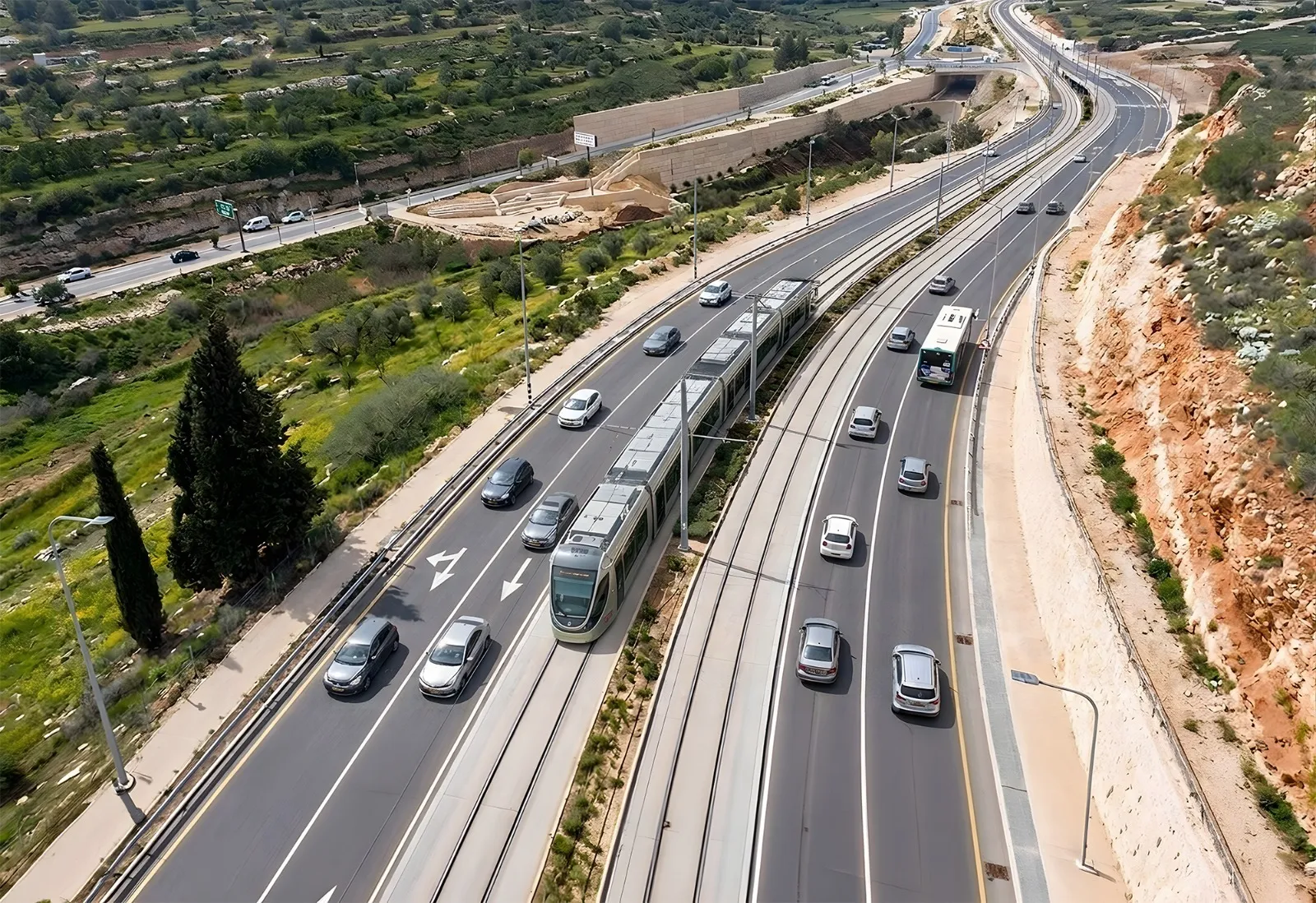 שרת התחבורה הכריזה על רכבת קלה מגוש עציון לירושלים