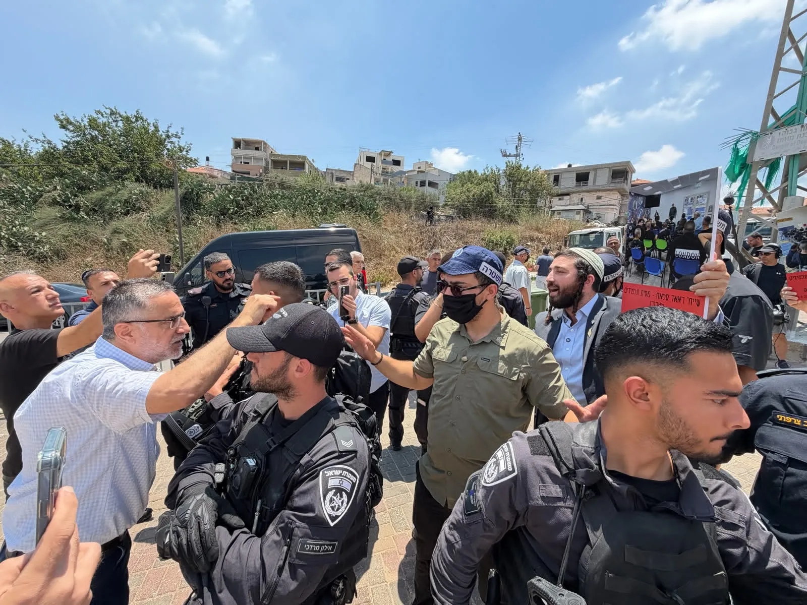 חבר הכנסת צבי סוכות בביקור באום אל פחם 