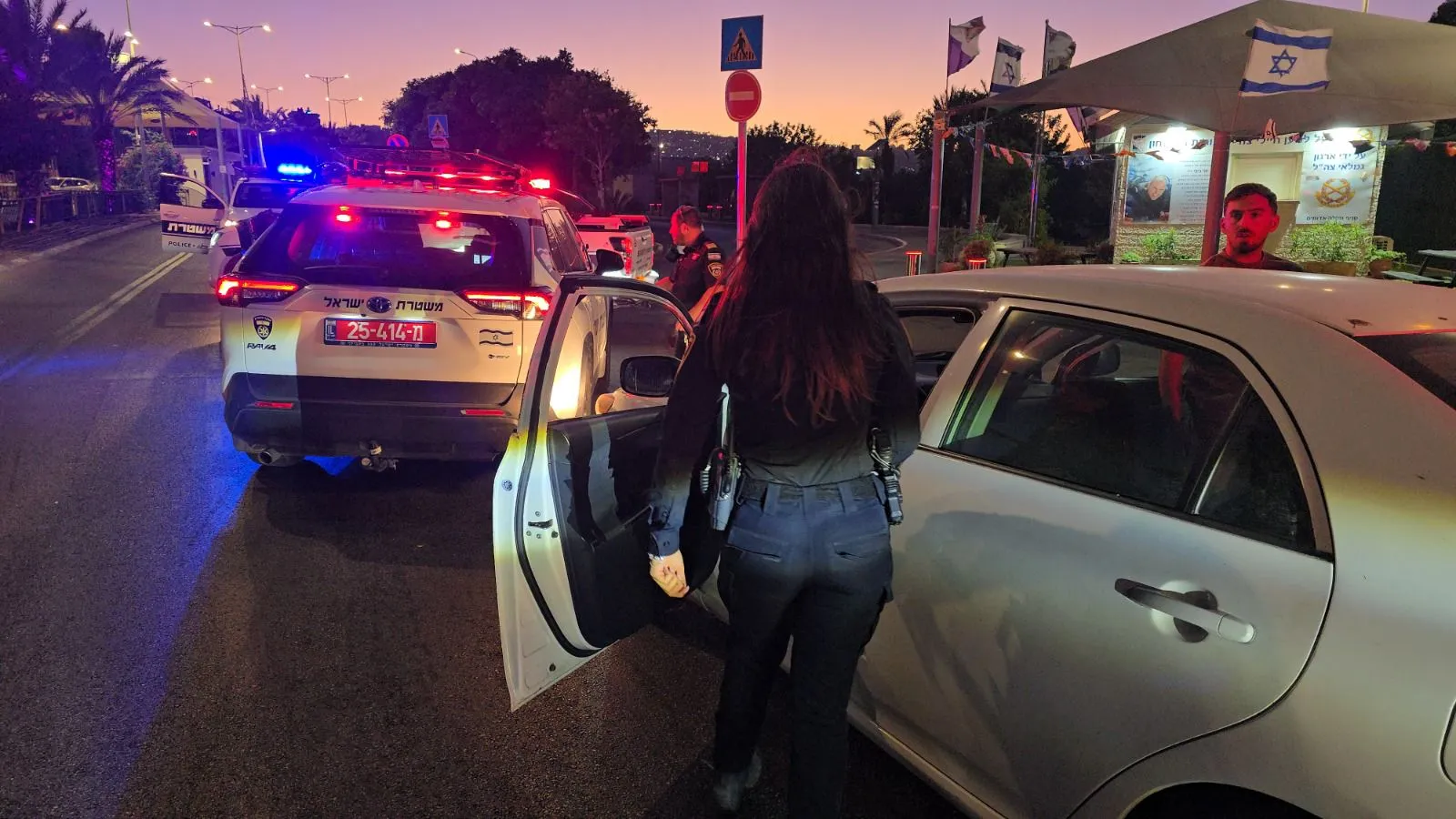 דרמה במעלה אדומים: גנבה רכב ונסעה נגד הכיוון