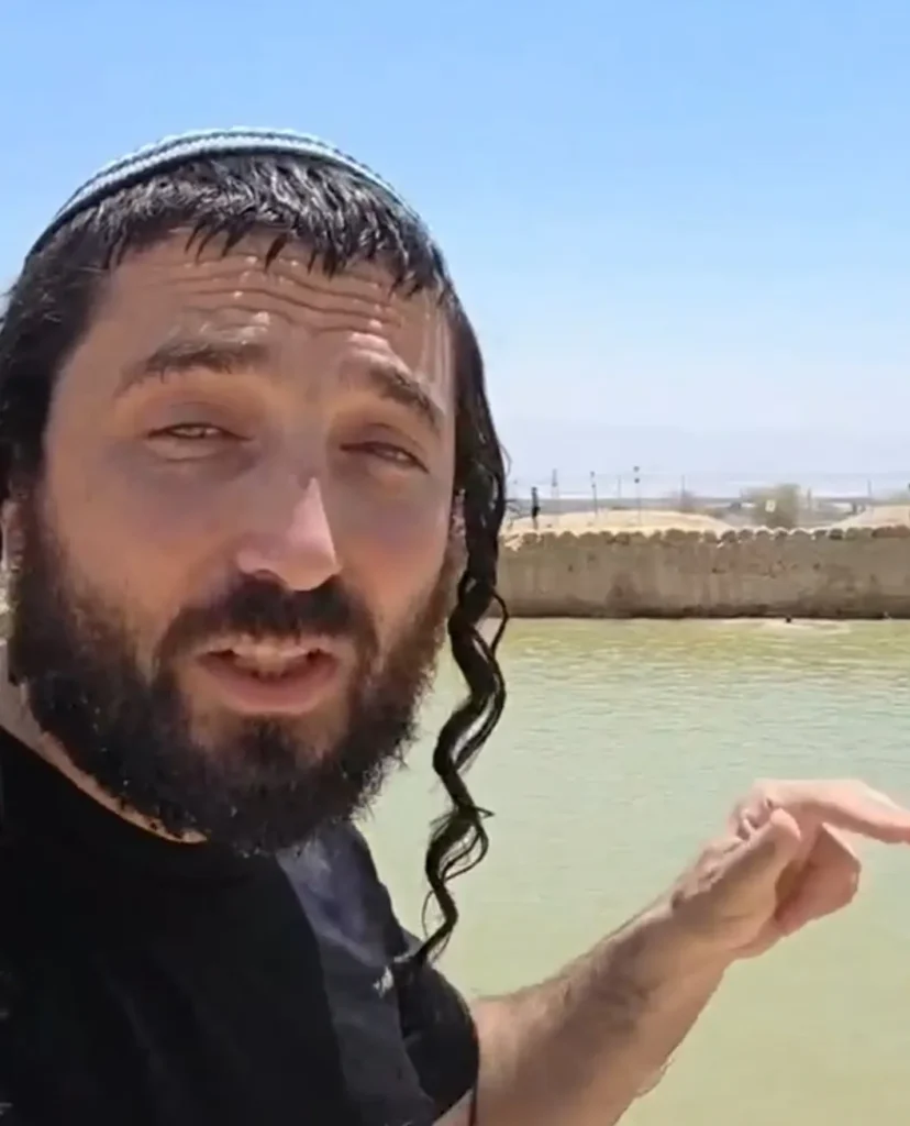 טרנד הקפיצות נמשך: צפו- סוכות קפץ לבריכות הורדוס עם מטיילים