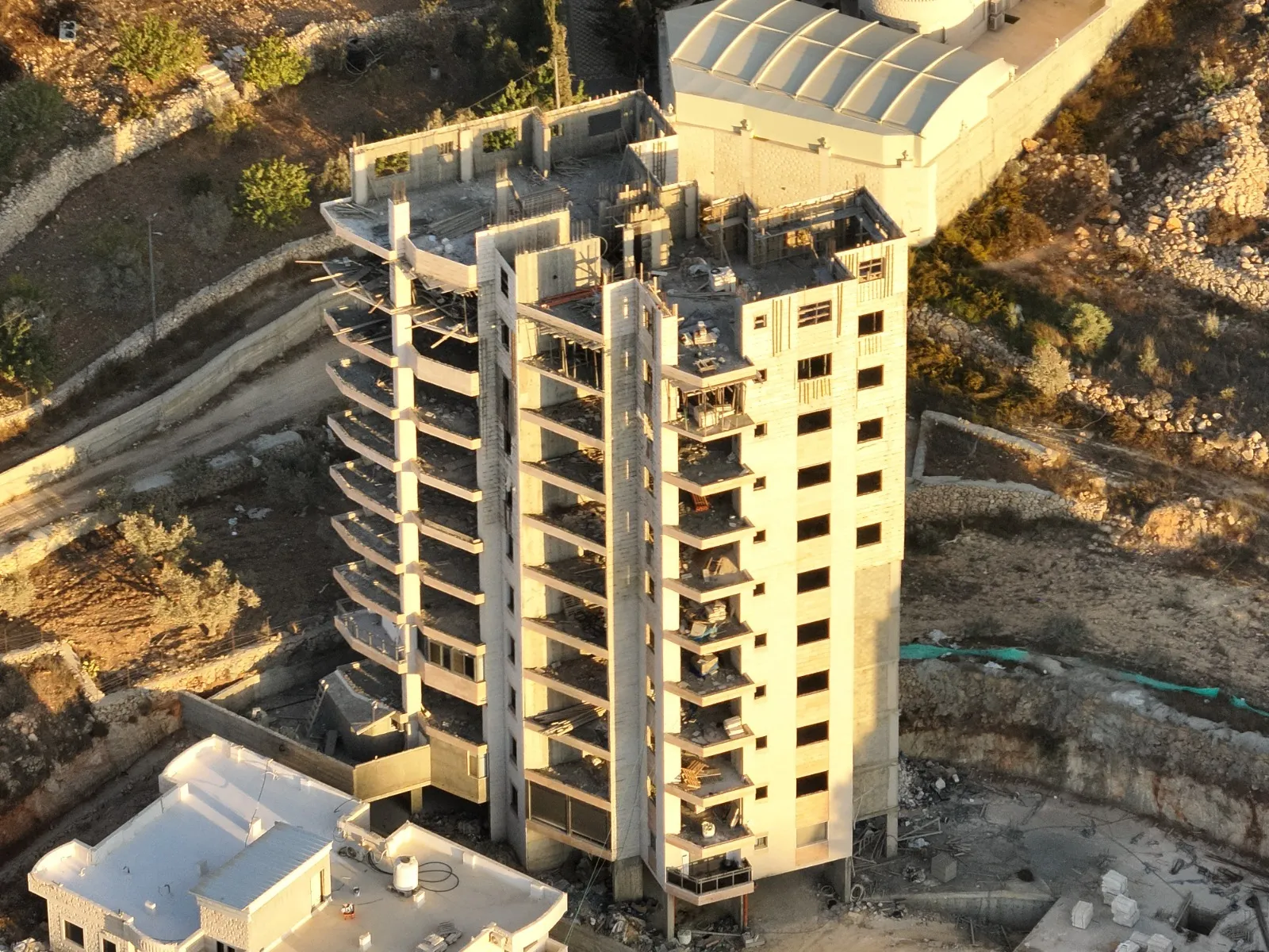 המלחמה בבנייה הבלתי חוקית: רגבים ומועצת גוש עציון עתרו לבג"ץ