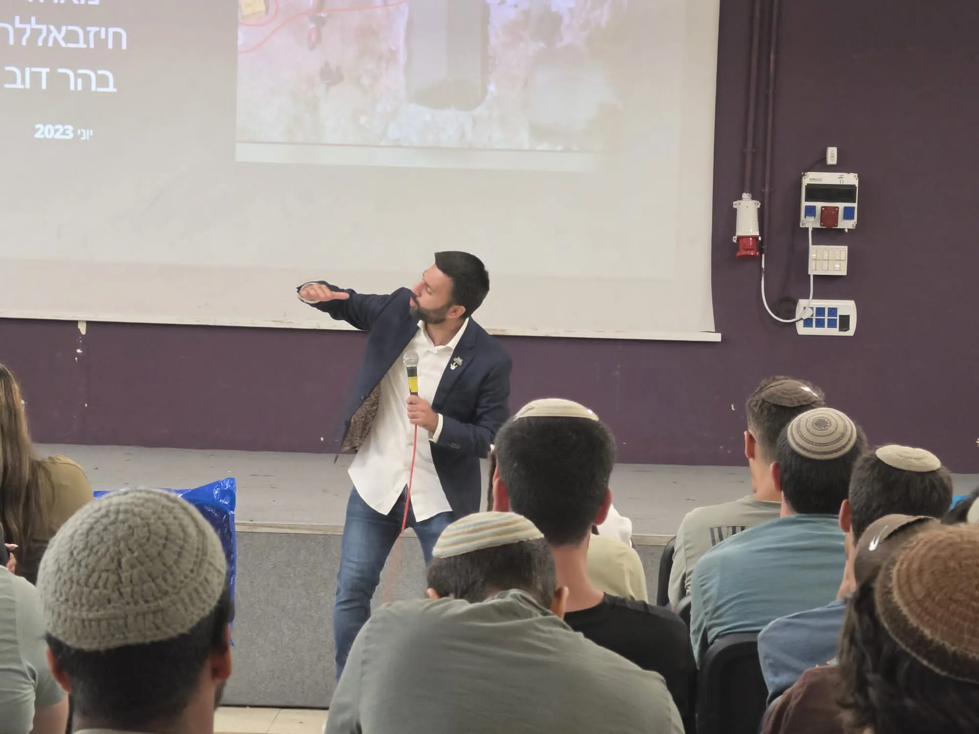 יוסף חדאד עם המתגייסים הטריים בקרני שומרון