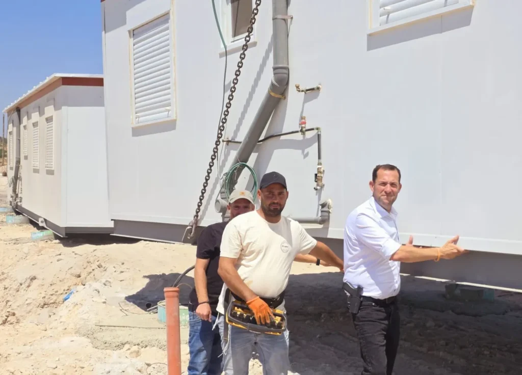 תיקון היסטורי לגירוש: מבני מגורים ראשונים הוצבו ביישוב גנים