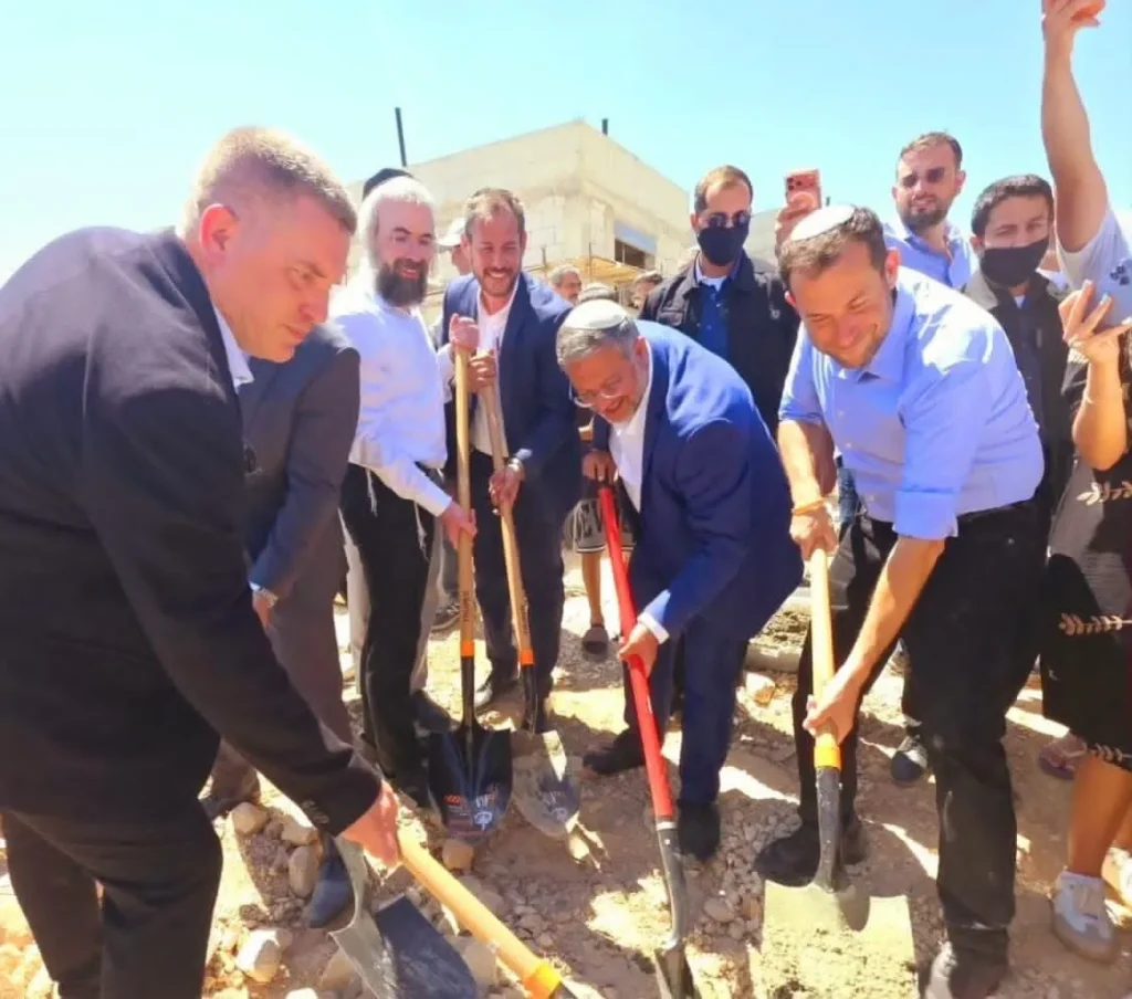 השר בן גביר ויוסי דגן הניחו אבן פינה לשכונה חדשה בחיננית
