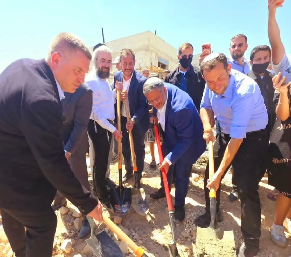 השר בן גביר ויוסי דגן הניחו אבן פינה לשכונה חדשה בחיננית