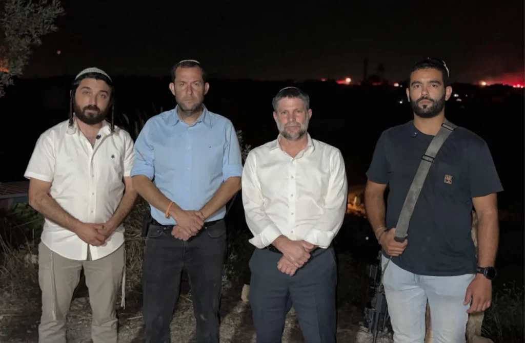 סמוטריץ' ודגן בחוות גלעד: "נשקם ונפתח את היישוב"