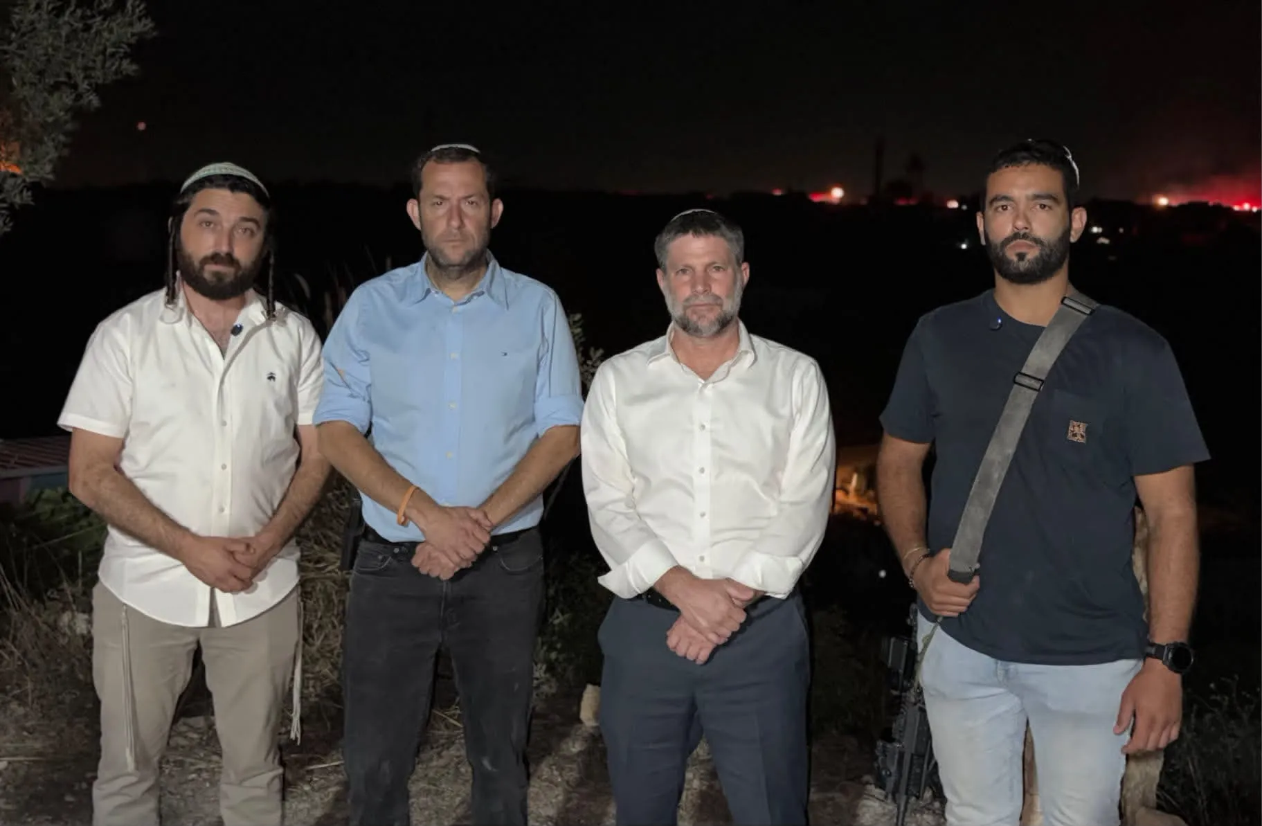 סמוטריץ' ודגן בחוות גלעד: "נשקם ונפתח את היישוב"