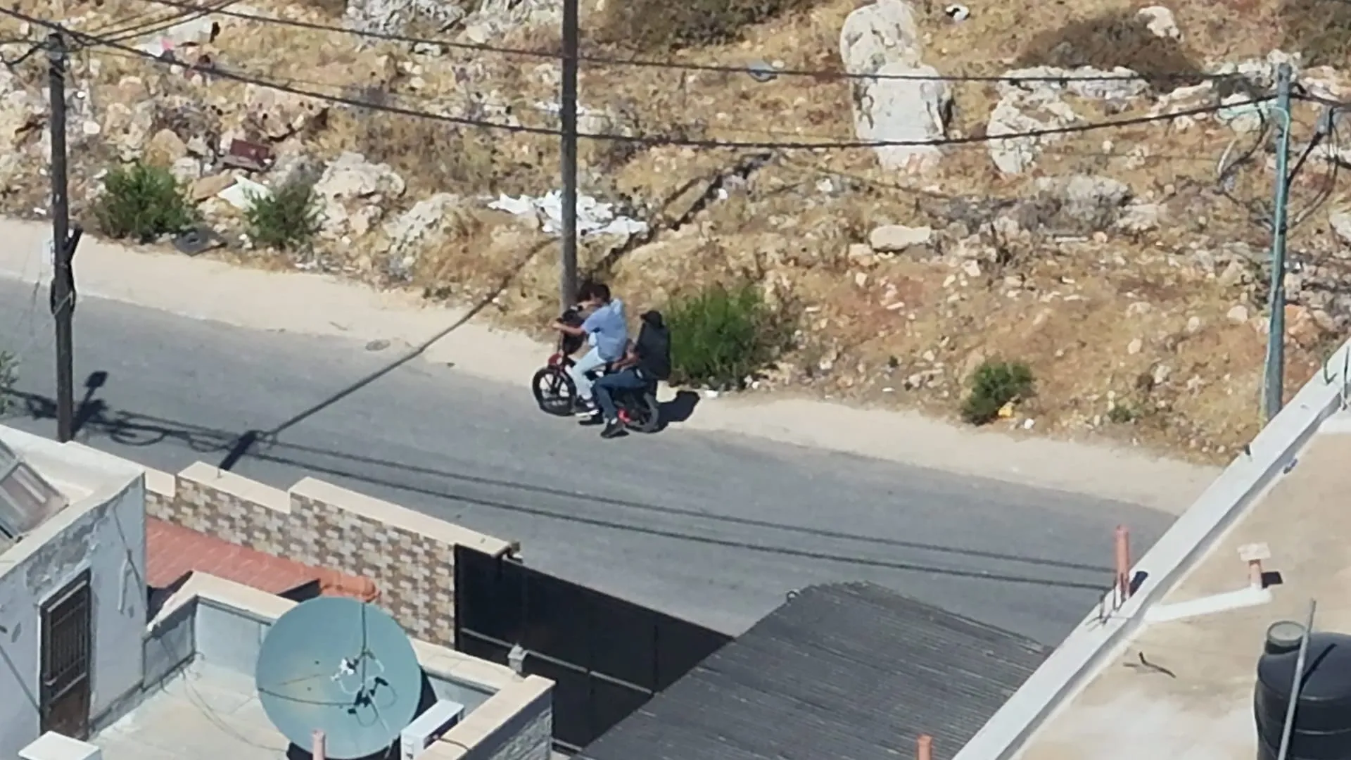 תיעוד של המחבל בורח לכפר