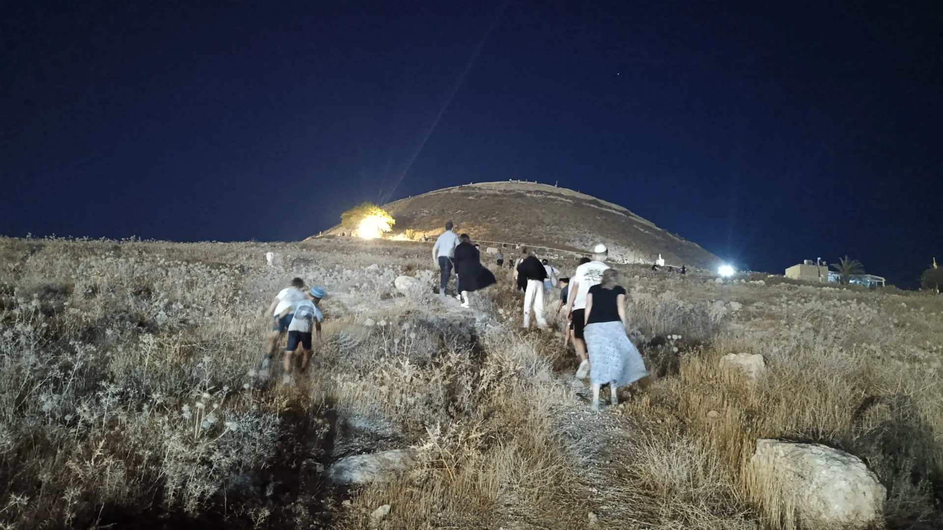 אלפים בליל תשעה באב בהרודיון