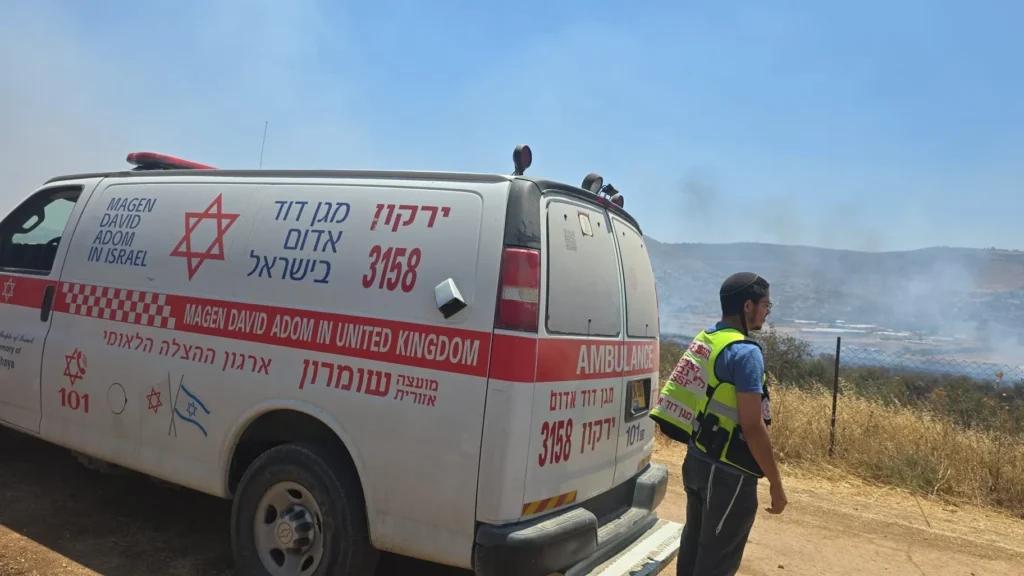 בזמן כיבוי שריפת ענק: פצוע קשה מפיגוע דקירה סמוך לאלון מורה