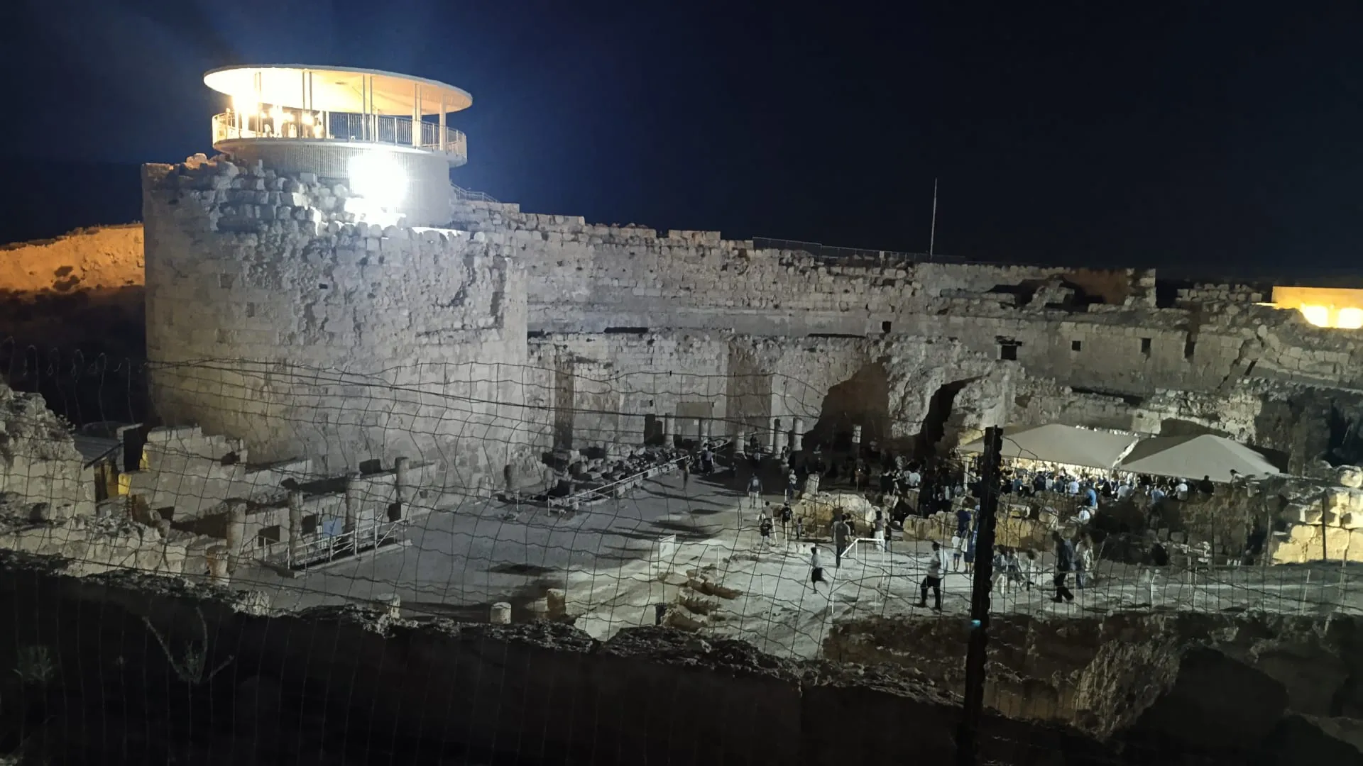אלפים בליל תשעה באב בהרודיון