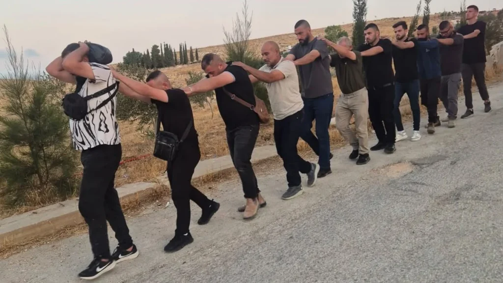 לפנות בוקר: 11 מסתננים נעצרו לאחר שפרצו מחסום