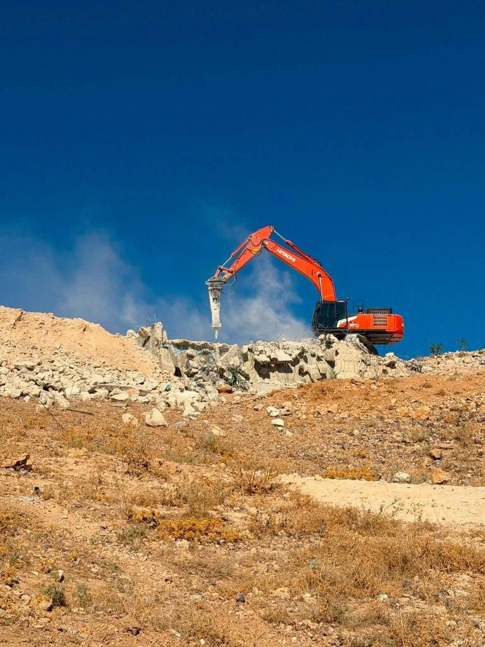 כוחות הביטחון הורסים את המבנים בשמורה ההסכמית 