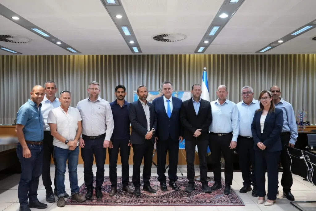 השר כ"ץ מפגש עם ראשי רשויות מבהיר: "האלוף בלוט לא הודח"