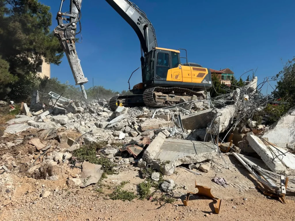 כוחותינו הרסו מבנים ערביים בלתי חוקיים בגוש עציון