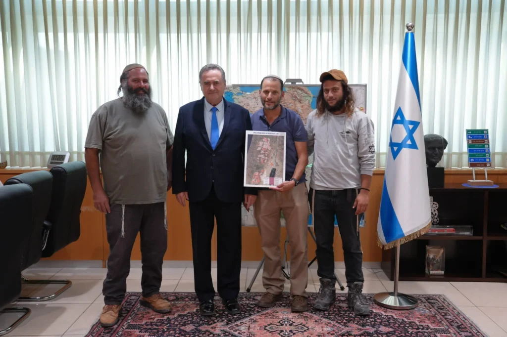 שר הביטחון לראשי פורום "שבים הביתה": נמשיך להרחיב את החוות