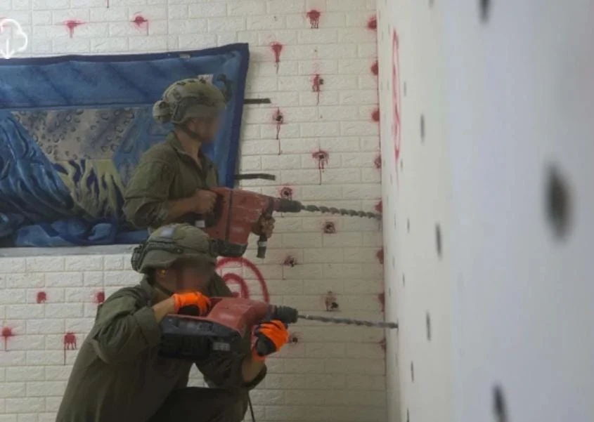 כוחות הביטחון הורסים את בית המחבל 