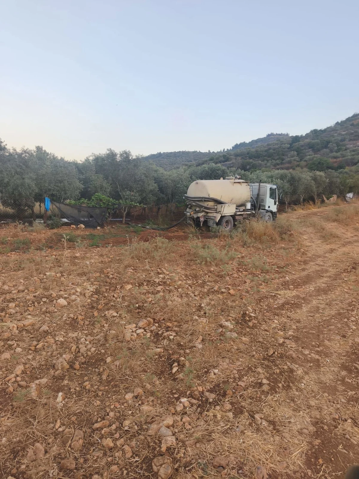 משאית ביוב מזהמת את הסביבה