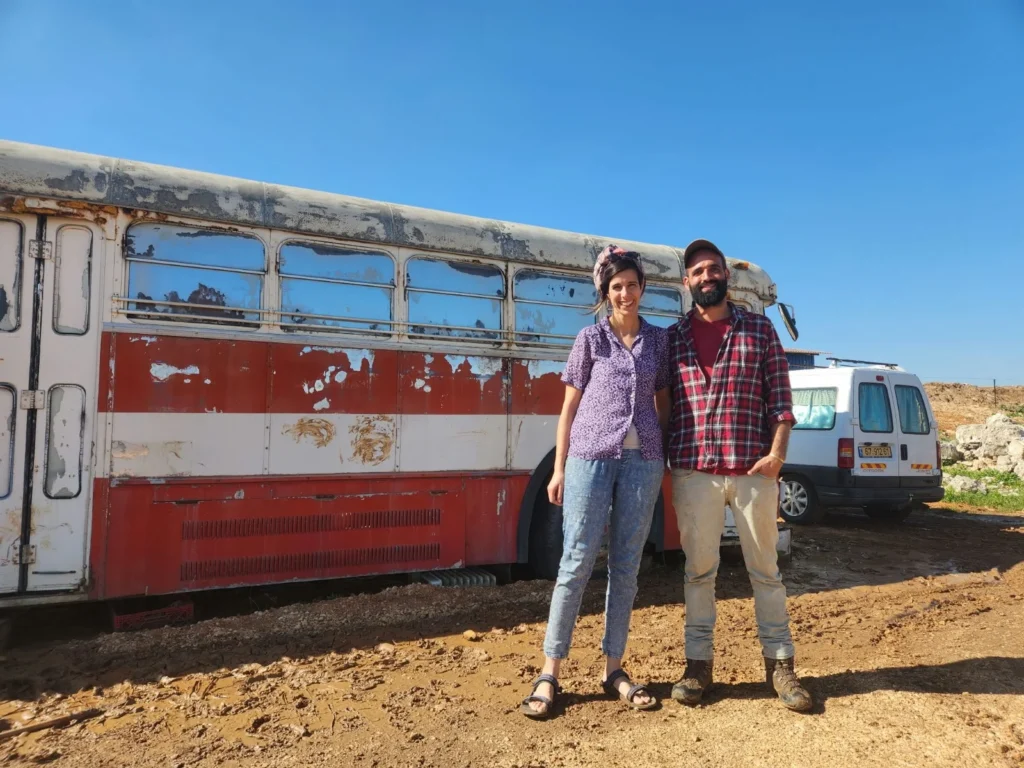 חצי שעה מגוש דן: המשפחה ששומרת על השטח האסטרטגי בחוות אביחי