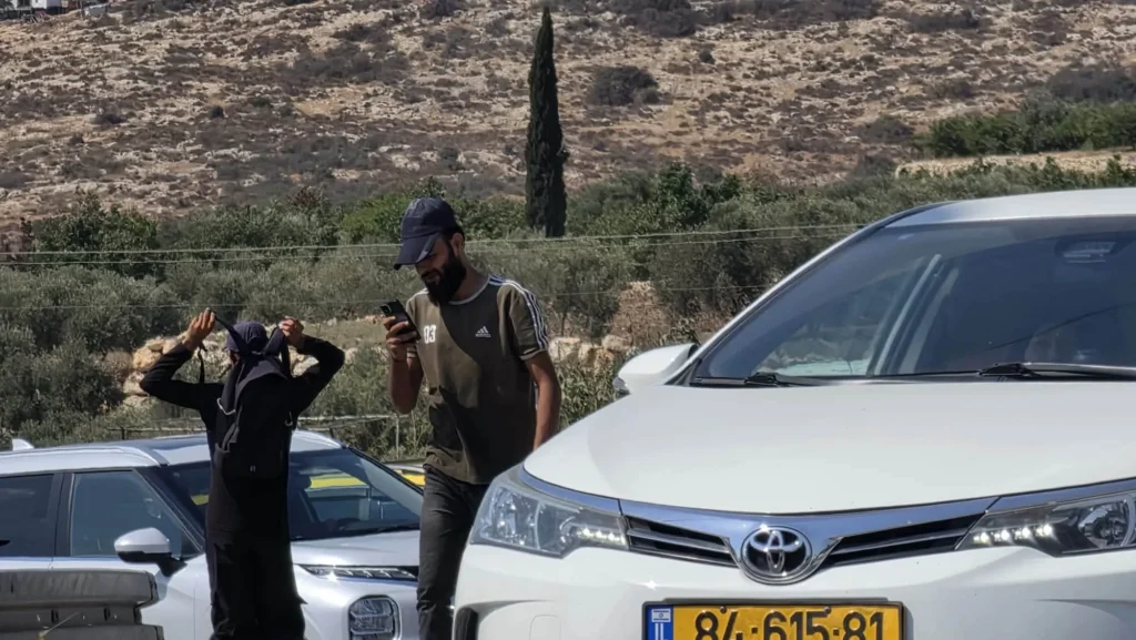 מחדל בכביש 55: רוכלים ערבים מסכנים את הנוסעים