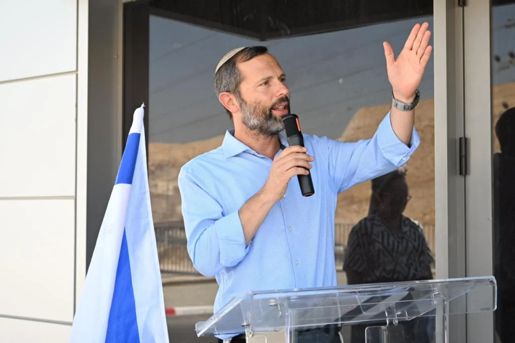 ישראל גנץ מציג חזון דרמטי: הכפלת אוכלוסית בנימין בתוך 7 שנים