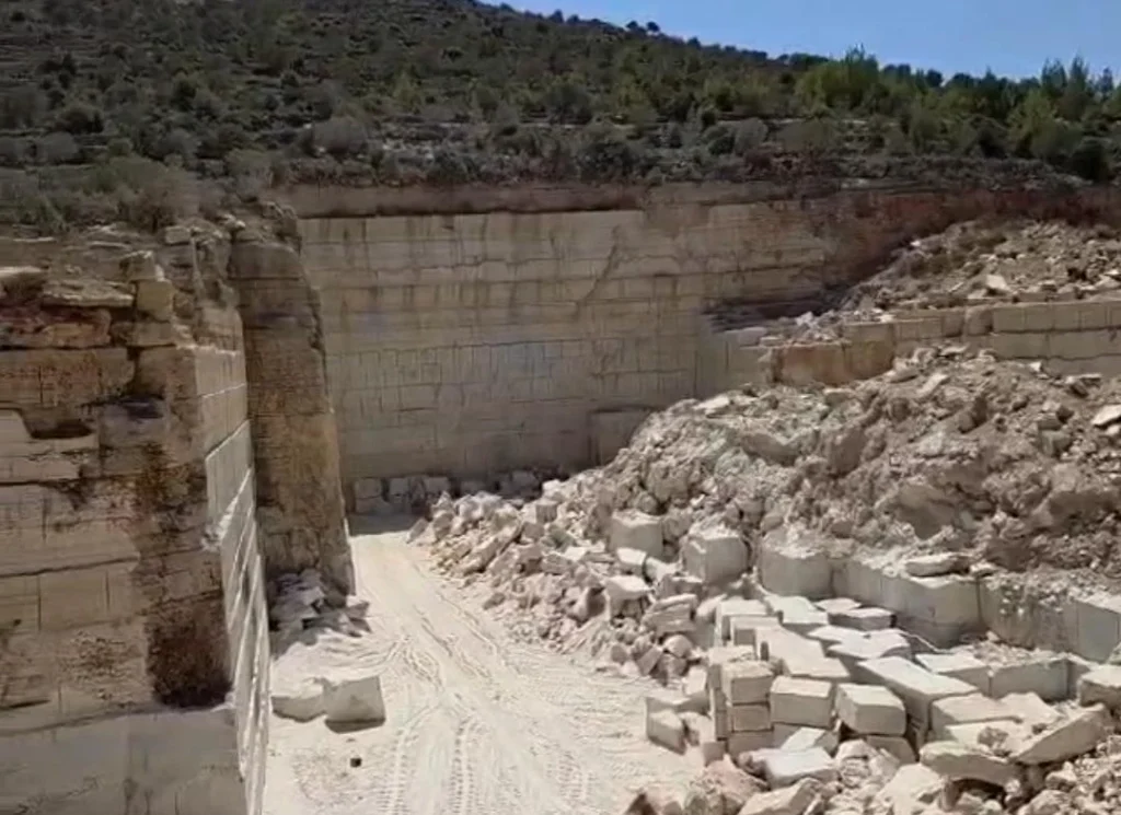 מחצבת ענק פלסטינית נחשפה ליד מעלה לבונה