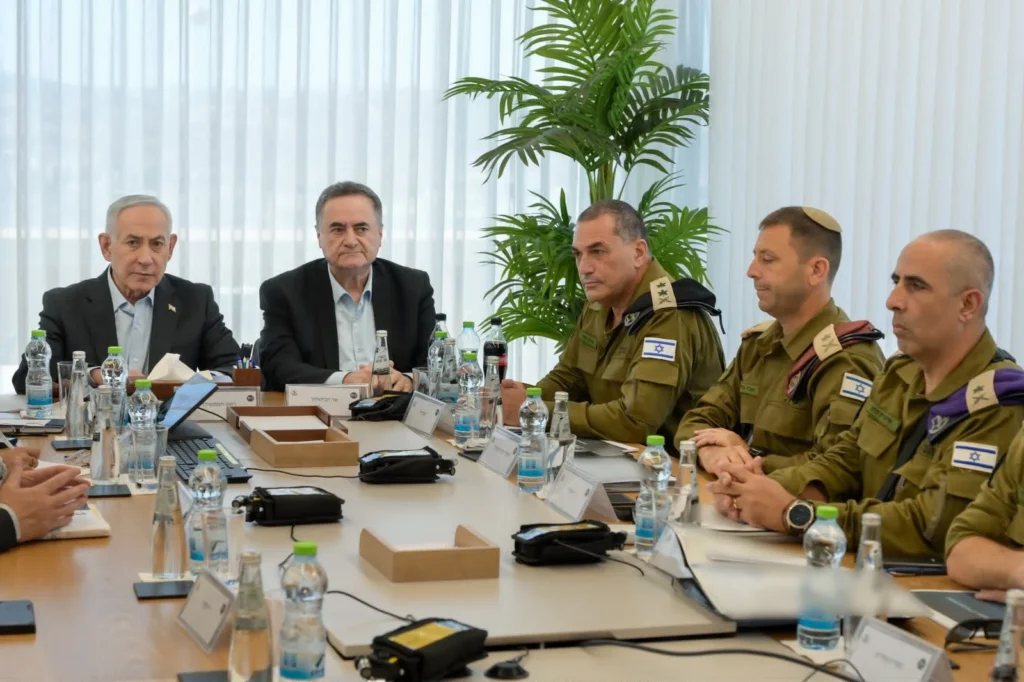 נתניהו וכ"ץ בהערכת מצב: ירידה דרמטית בטרור ביו"ש