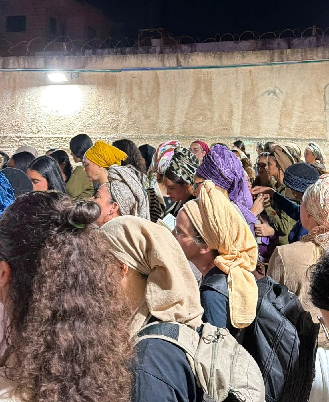 נשות השומרון בתפילה בקבר יוסף