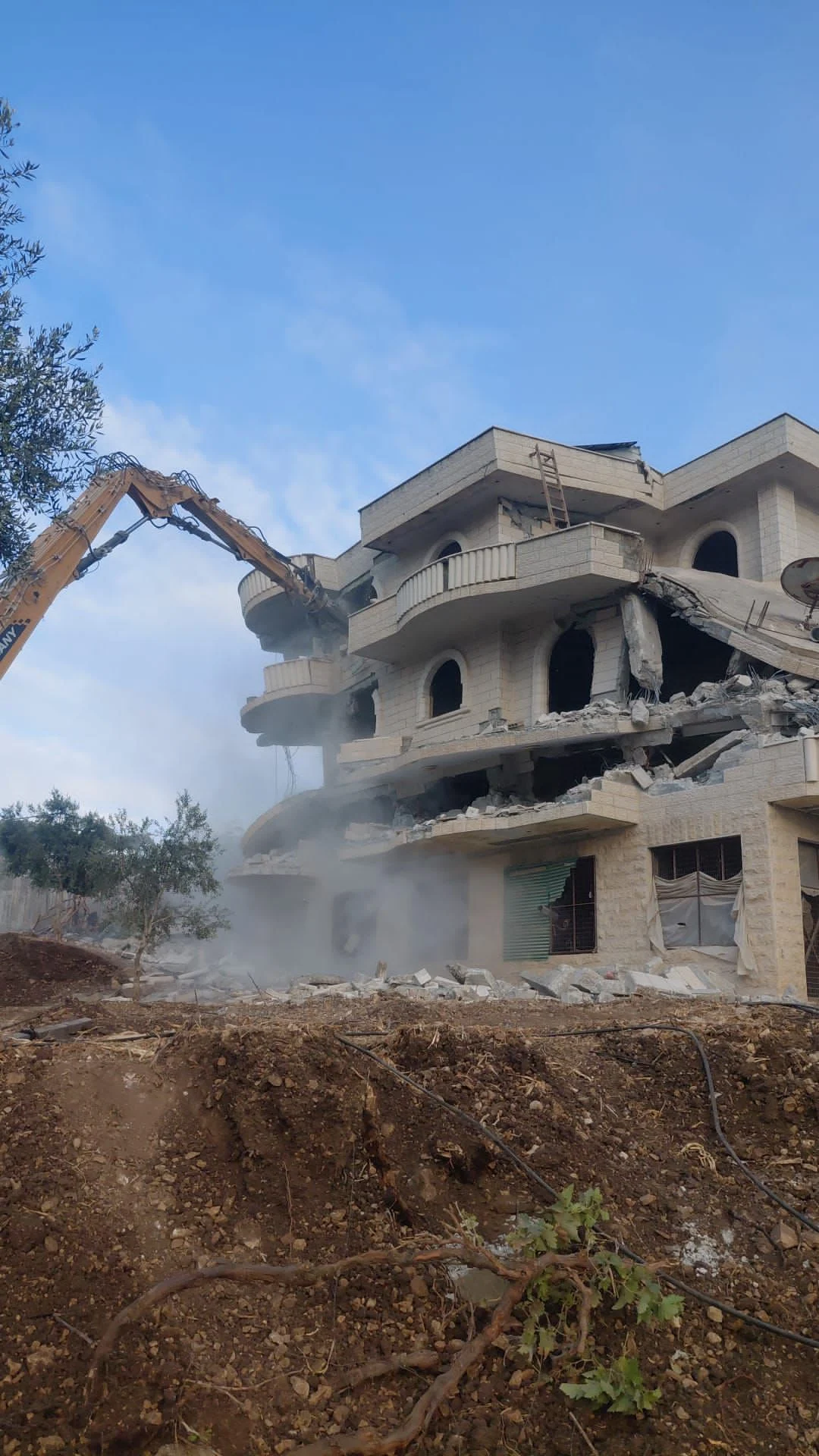 הריסת המבנים האסטרטגיים שאיימו על כביש 465