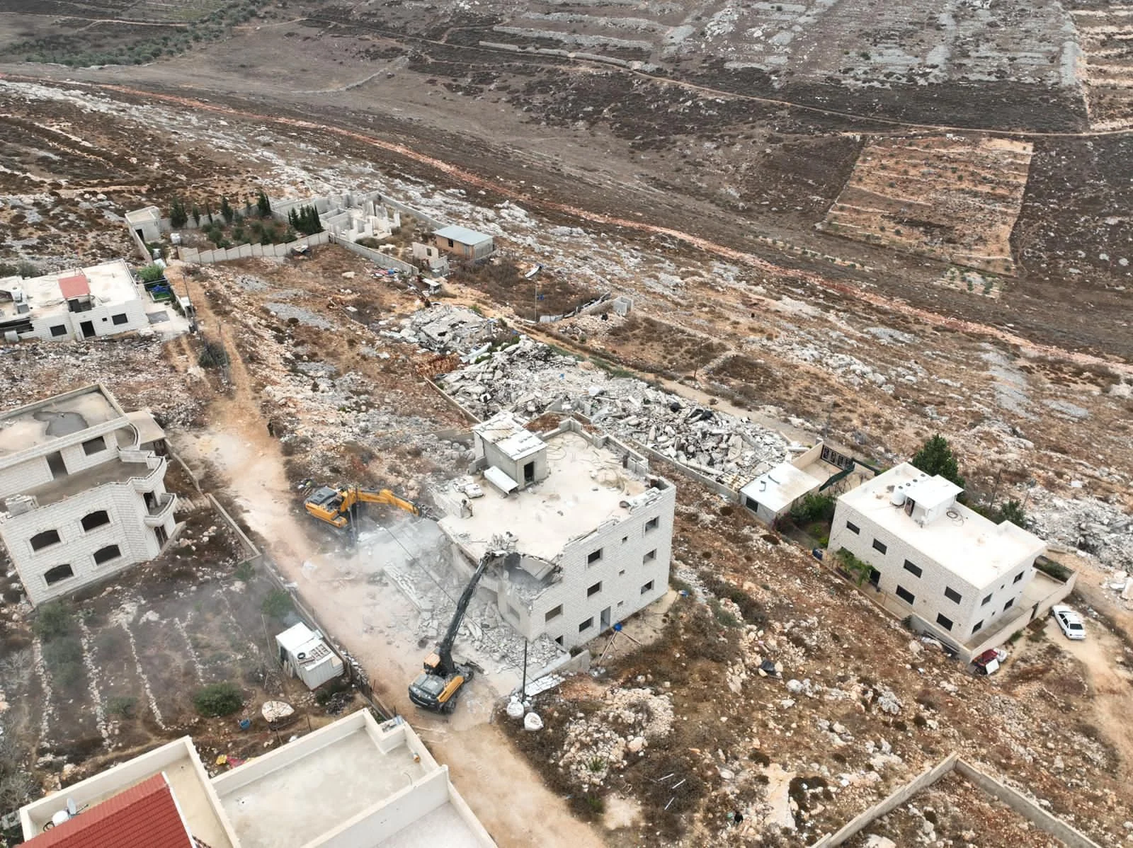 הריסת המבנים האסטרטגיים שאיימו על כביש 465