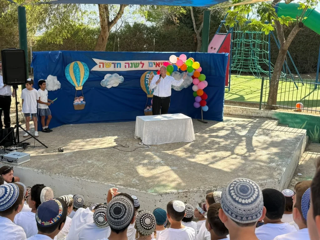 פתיחת שנת הלימודים בקדומים: בתו של ראש המועצה עלתה לכיתה א'