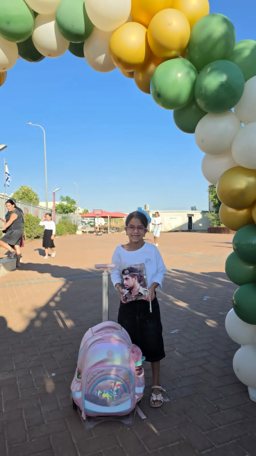 אחותו הקטנה של נוה חבשוש, נסיה מתחילה את כיתה א' בבית הספר 