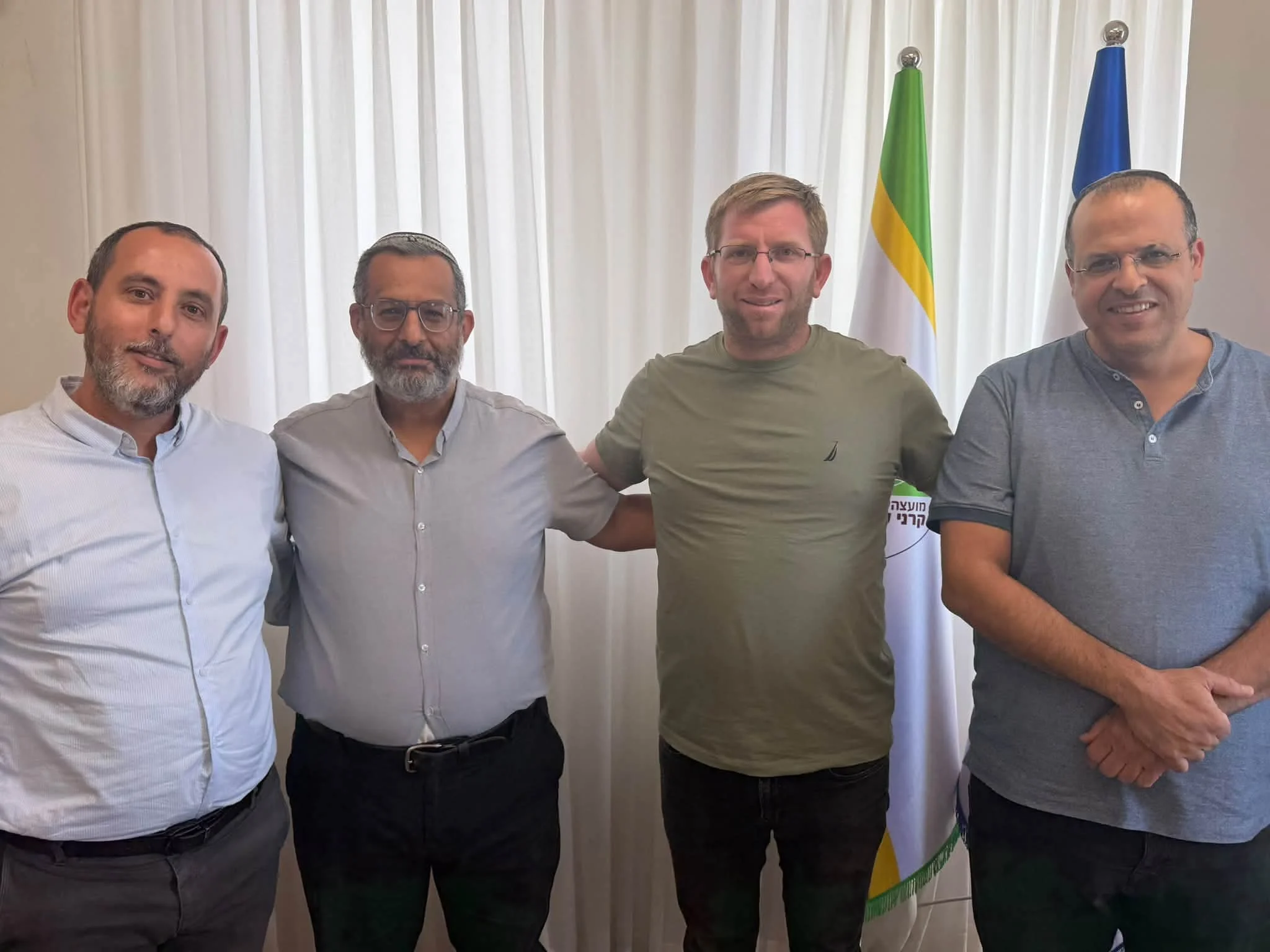 הרב איתי מאושר עם ראש המועצה ואנשי המועצה
