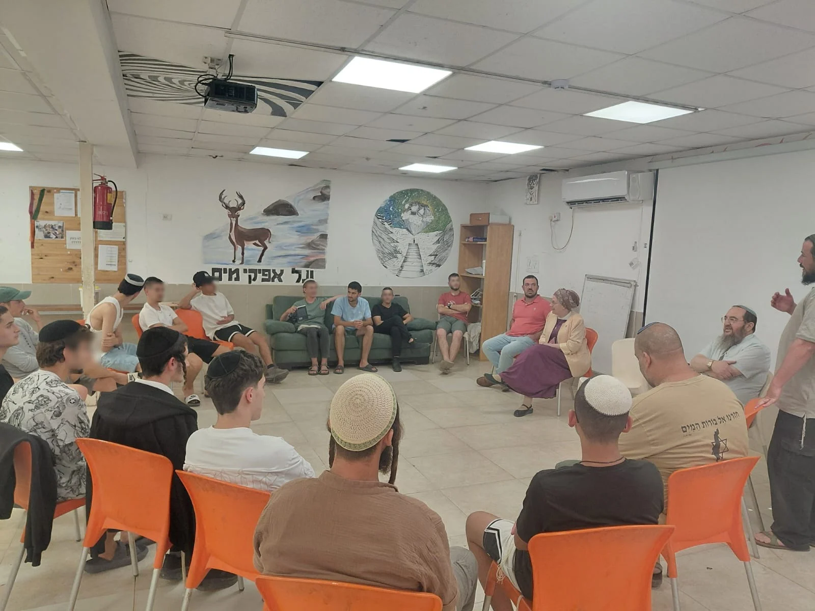 אורית סטרוק בביקור במכינה החרדית