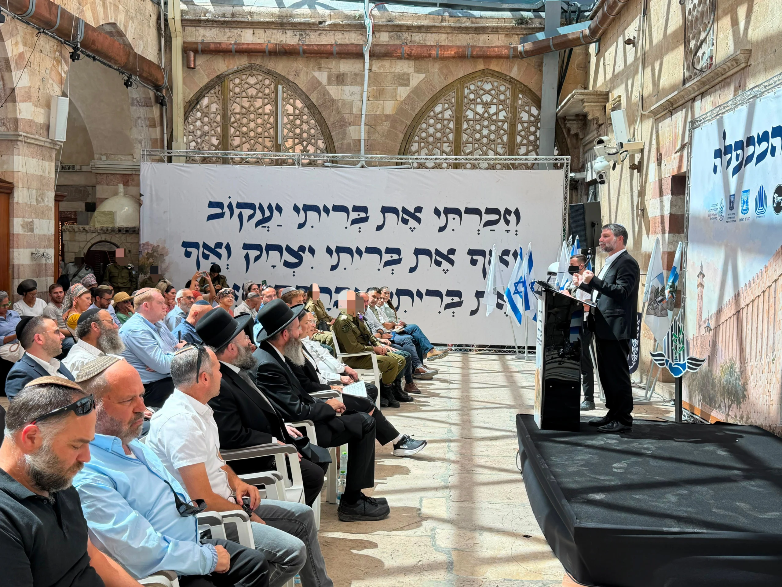 היסטוריה בחברון: הושלם קירוי מערת המכפלה