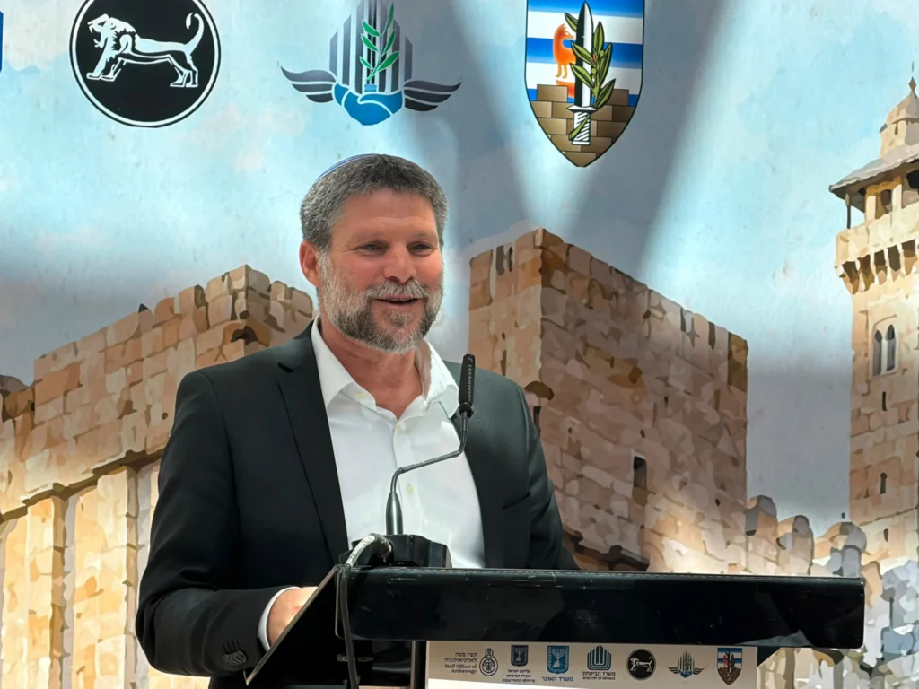 היסטוריה בחברון: הושלמו עבודות הקירוי במערת המכפלה