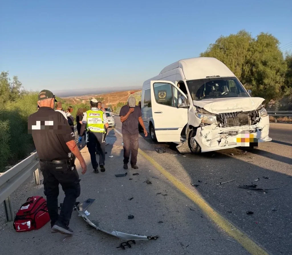 תאונה סמוך למעבר מיתר: 10 נפגעים פונו לבית החולים