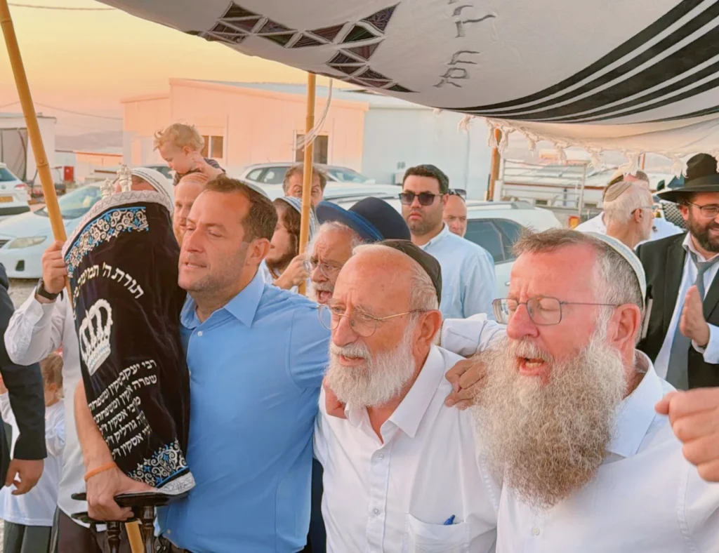 21 שנה לגירוש: בית כנסת חדש וספר תורה נחנכו בחומש