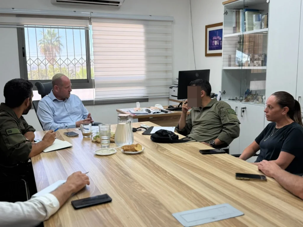 מח"ט שומרון הנכנס בביקור בקדומים: "אין תחליף לנוכחות בשטח"