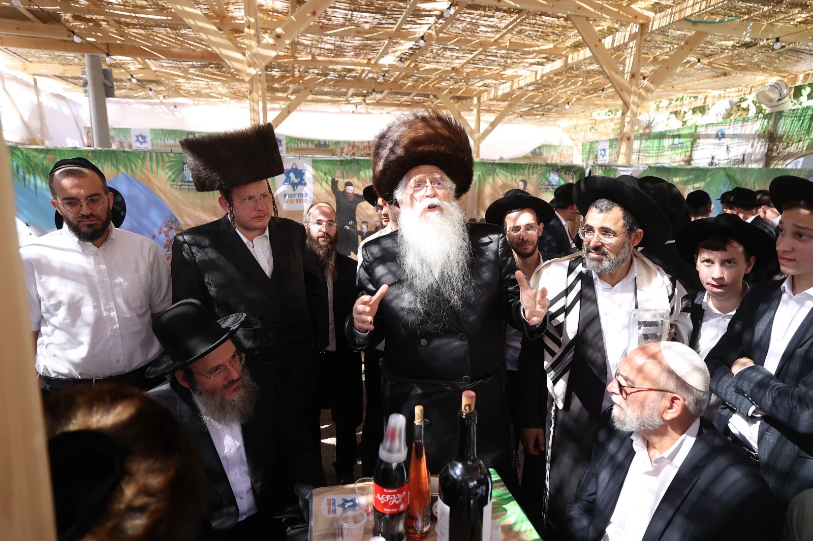 סוכת ענק פתוחה לציבור ברובע היהודי