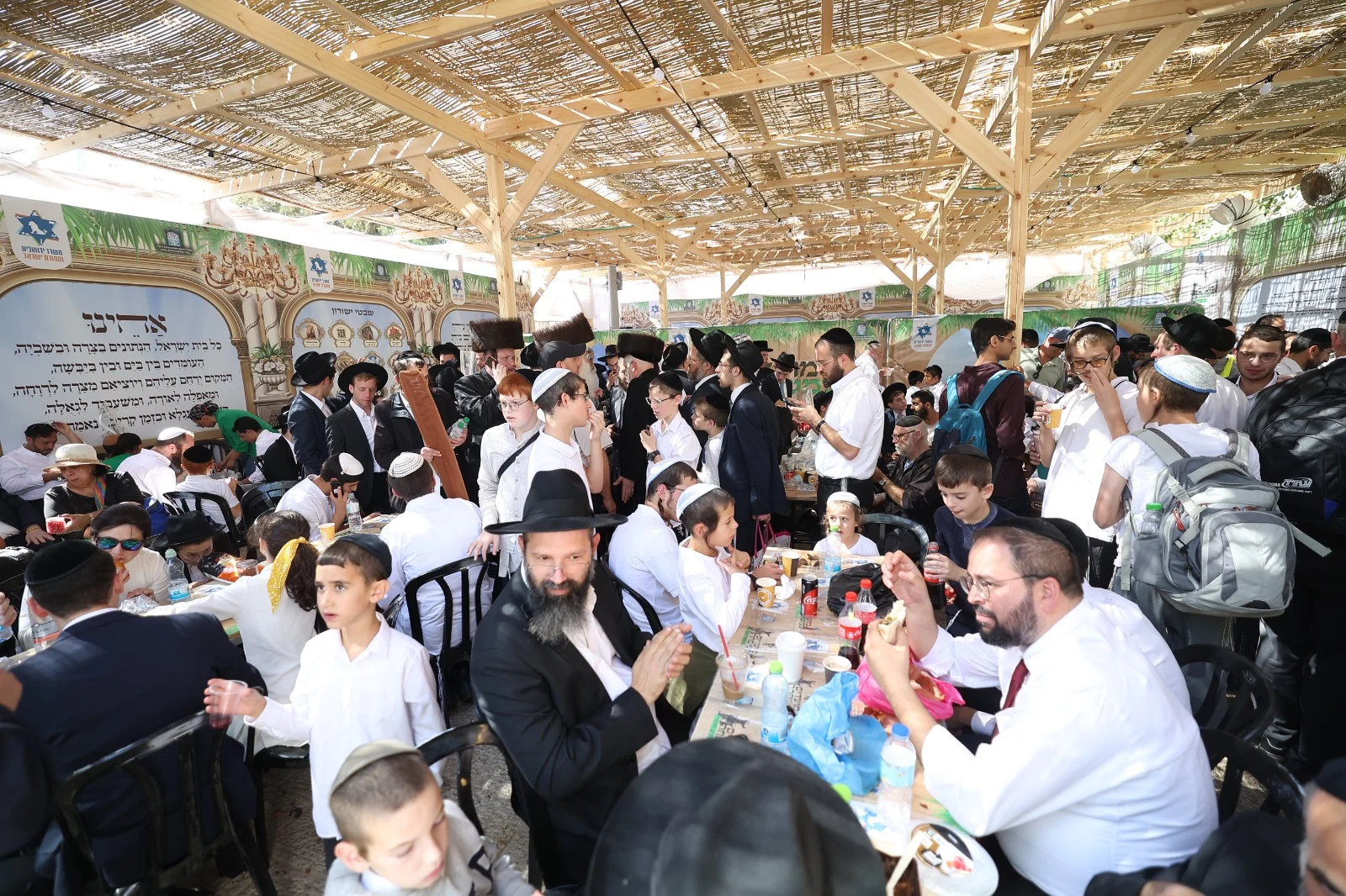 סוכת ענק פתוחה לציבור ברובע היהודי