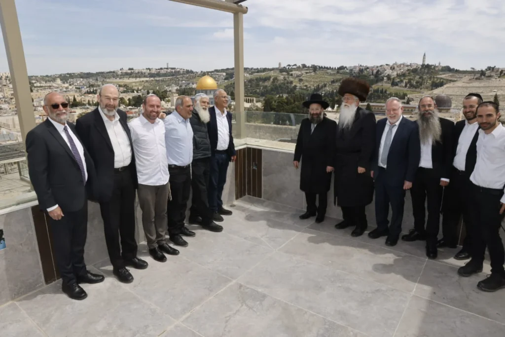 סוכת ענק ותצפית ישירה להר הבית: הרובע נערך לרבבות עולים