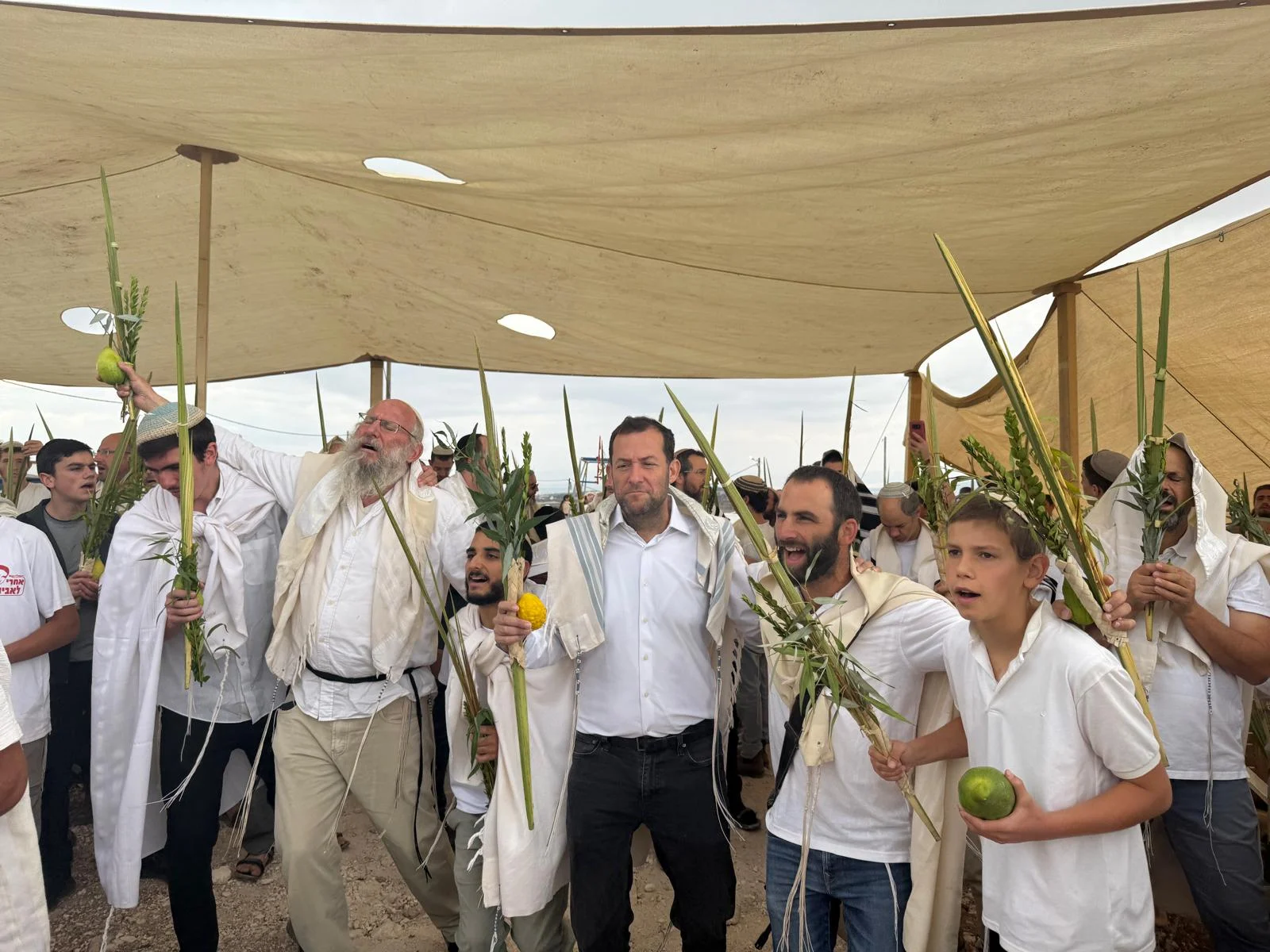 חוזרים הביתה: אלפים בצעדת השומרון מגנים לכדים