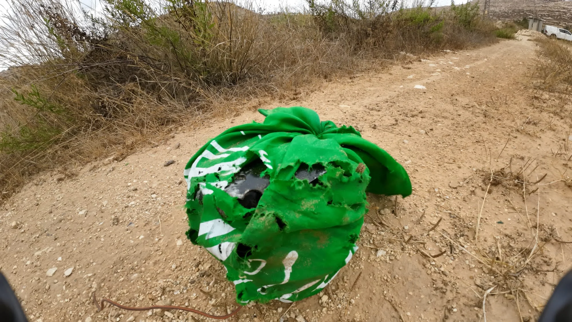 מטען דמה עם דגל חמאס סמוך לכביש 463 ליד טלמון