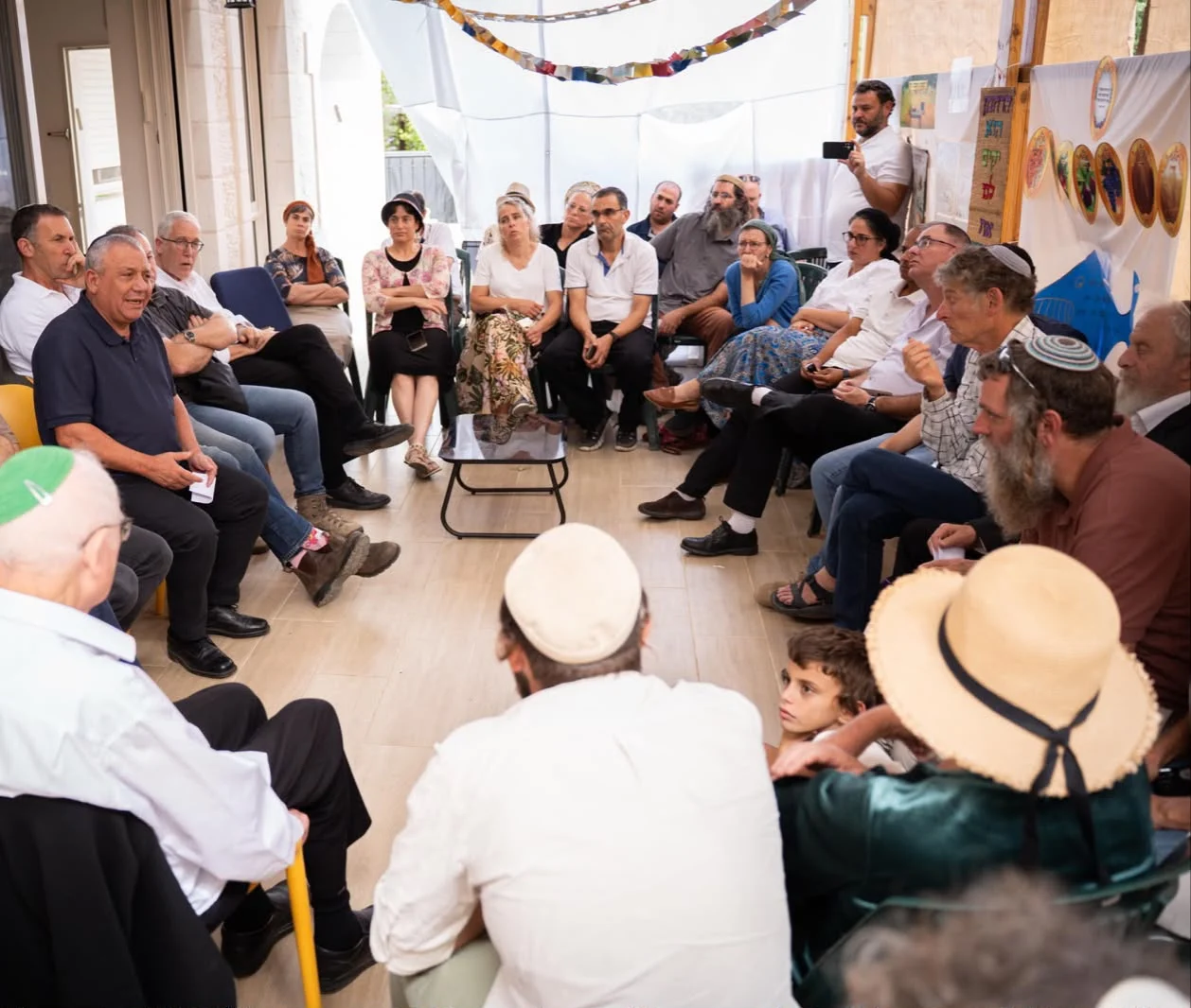 אייזנקוט וחברי רשימתו במפגש עם תושבים בגוש עציון 