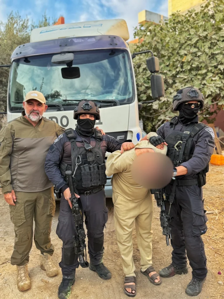 תיעוד מזעזע: ערבי שופך ביוב לנחלים ביו"ש כדי לזהם אותם ונעצר