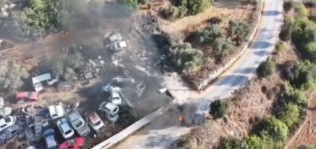 עלילת דם: ערבים שרפו מגרש מכוניות והאשימו את המתיישבים