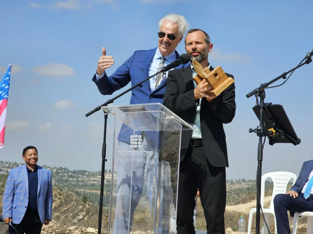 "להכיר בריבונות": 1,200 מנהיגים מהעולם עלו לשילה הקדומה